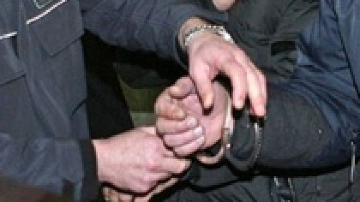 Столични криминалисти спипаха двама наркодилъри и клиента им