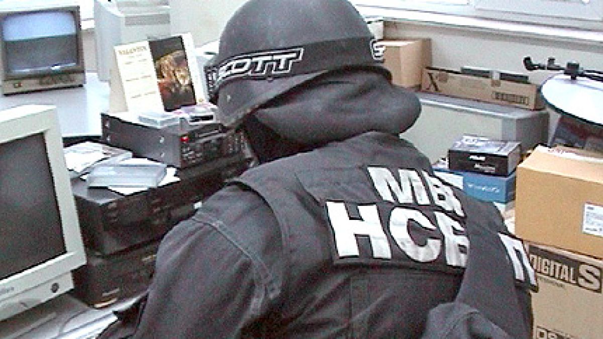 Полицаи влязоха в радио “Дарик” в хайка за интернет заплахи 