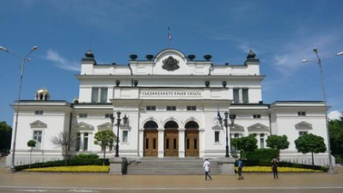 Рушвет от 150 000 лева за сделката с асансьорите на НС