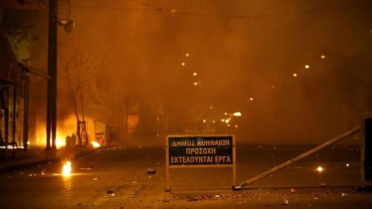 Експлозии в Атина и Солун