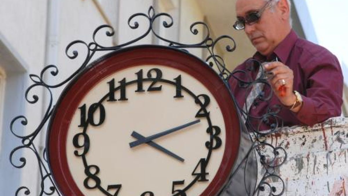 Ваня Костова пее химна на Хасково