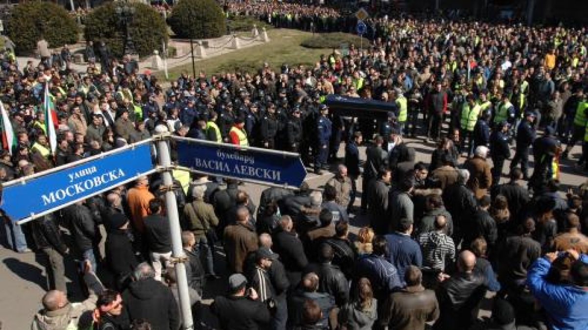 Стотици  на протеста  на полицаите 