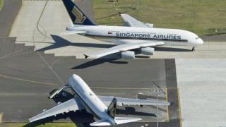 „Еърбъс” А380 се приземи аварийно в Париж 
 