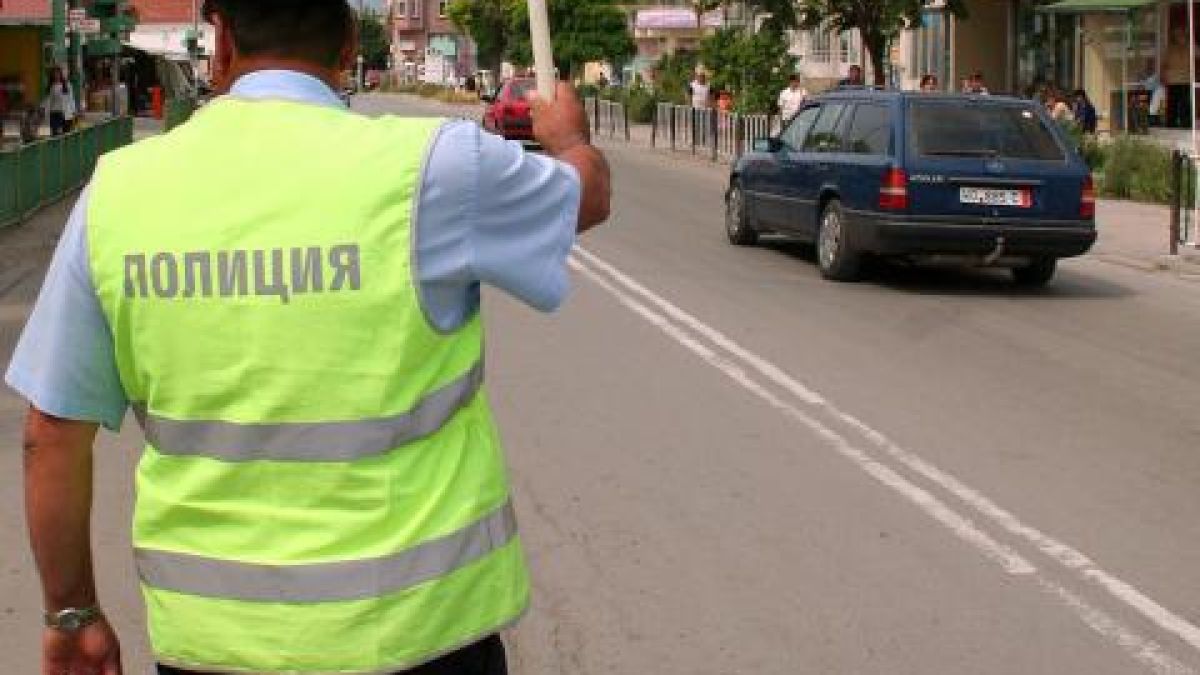 Откриха автомобили с регистрации менте