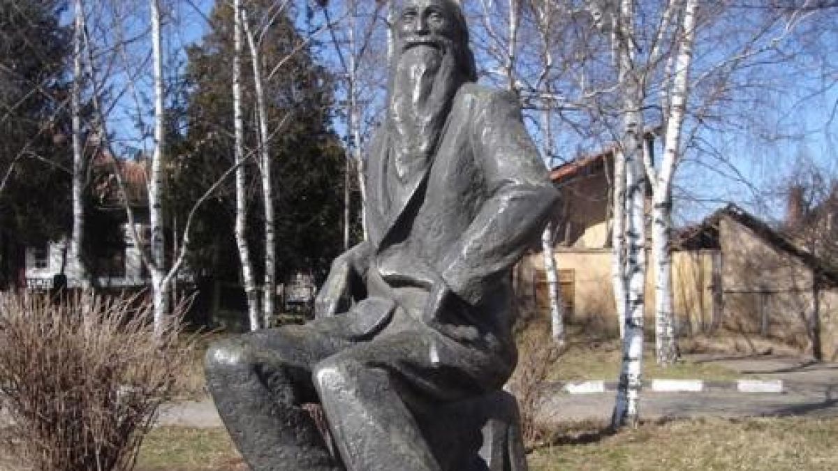 Откриха откраднатия паметник на Владимир Димитров - Майстора, трима перничани са вандалите