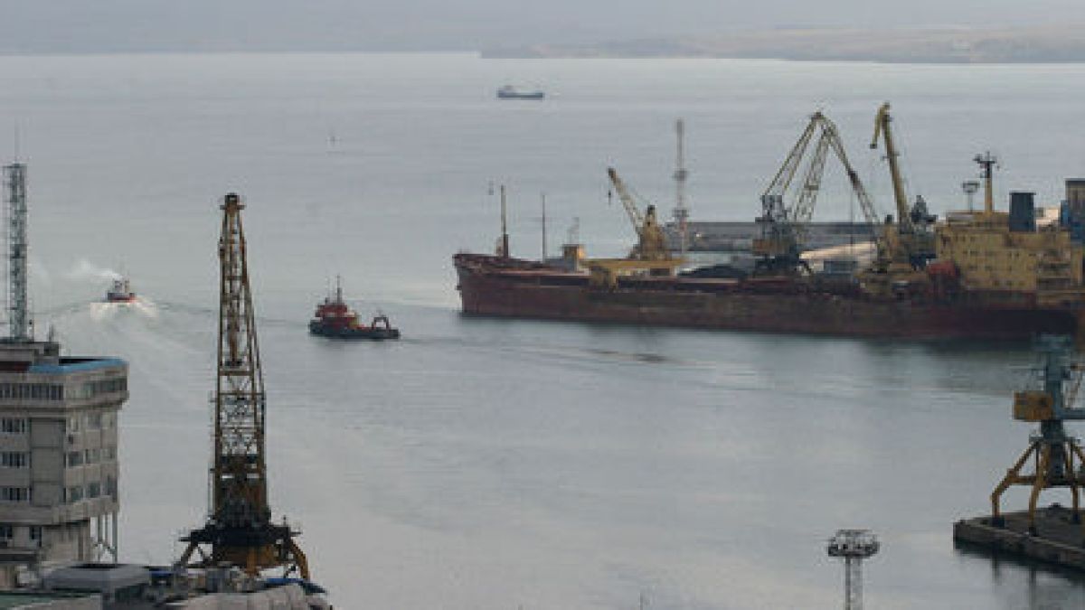 Мъгла затвори пристанище "Бургас", драмата започва във вторник