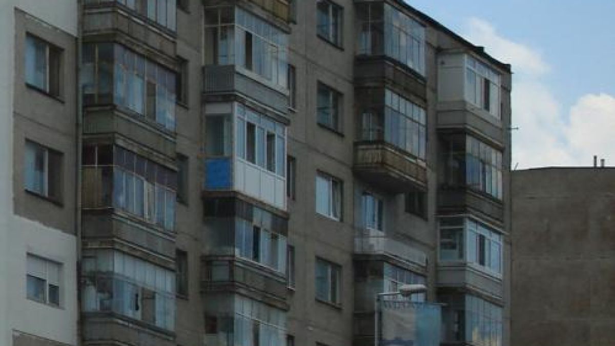 Ученичка скочи от 4 етаж от любов 