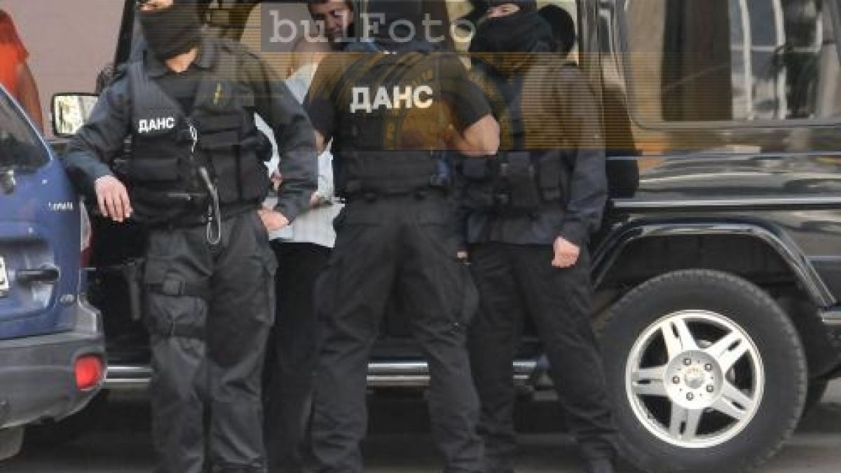 Агентите на ДАНС пак с автомати