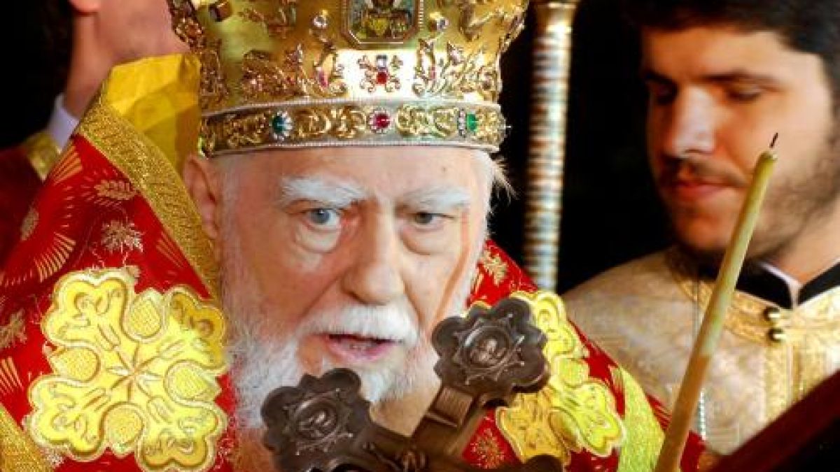 Дядо Максим закръгли 95 години, освети храм