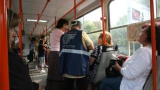 Арестуваха побойник, боксирал контрольорка в лицето