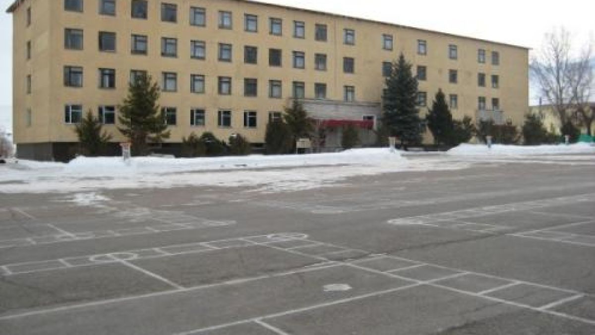 Министър не дава казармата на Пазарджик