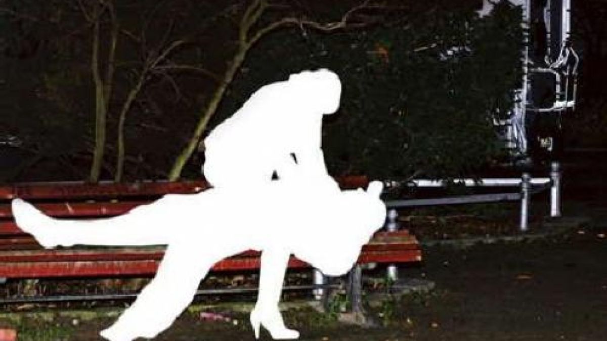 Секс в двора на църква