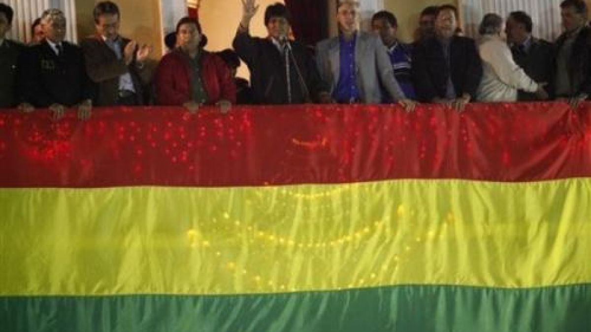 Ево Моралес остава президент на Боливия