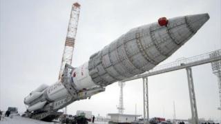 Американски спътник полита в космоса с руска ракета в края на месеца