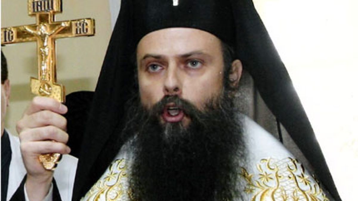 Болно гърло подплаши пловдивския митрополит