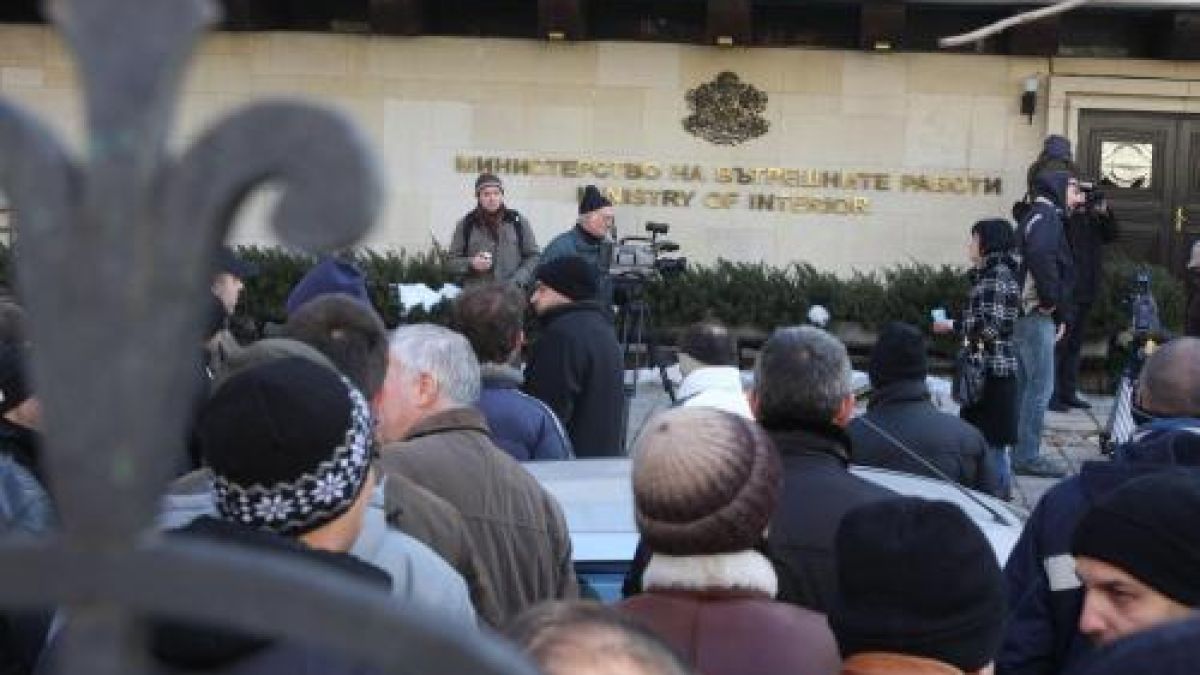 Полицаите пак на протест  