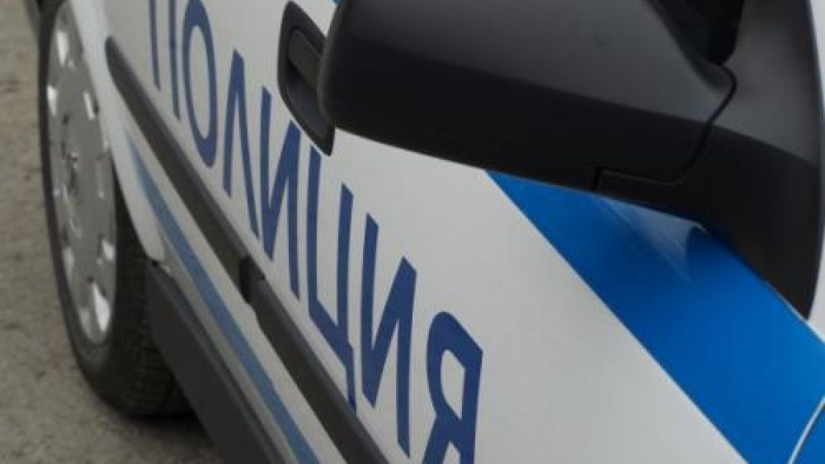 Трима карали момичета да проституират заради неуредени сметки