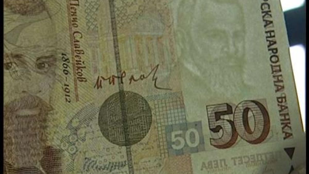 Мамят пенсионер с фалшиви банкноти