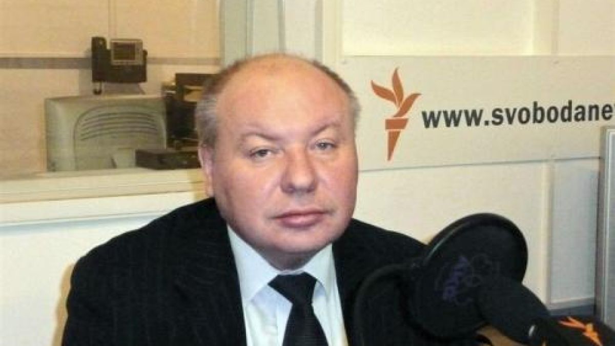 Почина Егор Гайдар