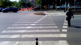 Шофьор блъсна 19-годишна пешеходка в Търново