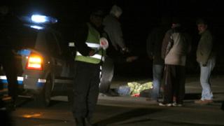 Намериха труп до стълбище
