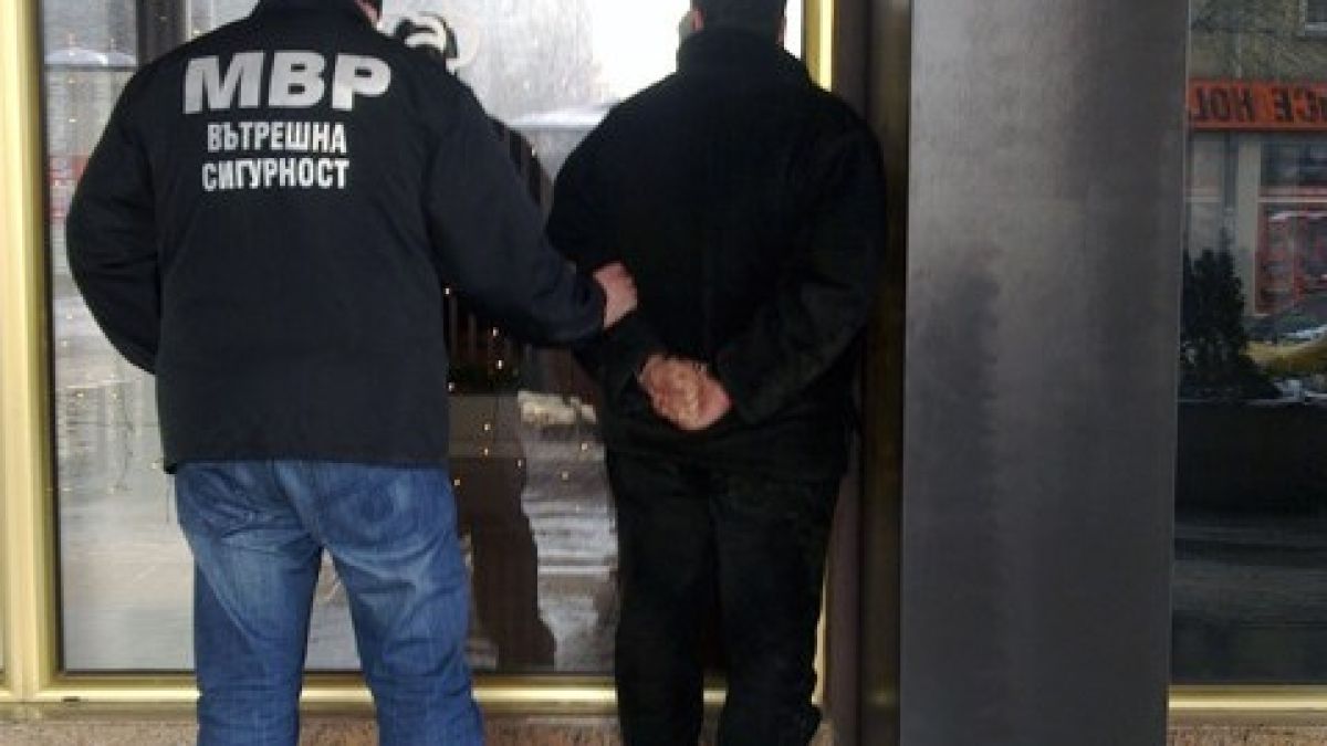 Пипнаха разследващ столичен полицай с подкуп