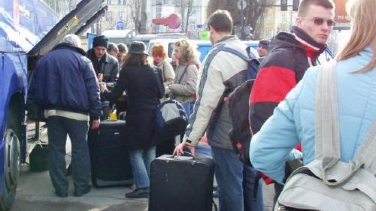 Всеки осми готов да емигрира