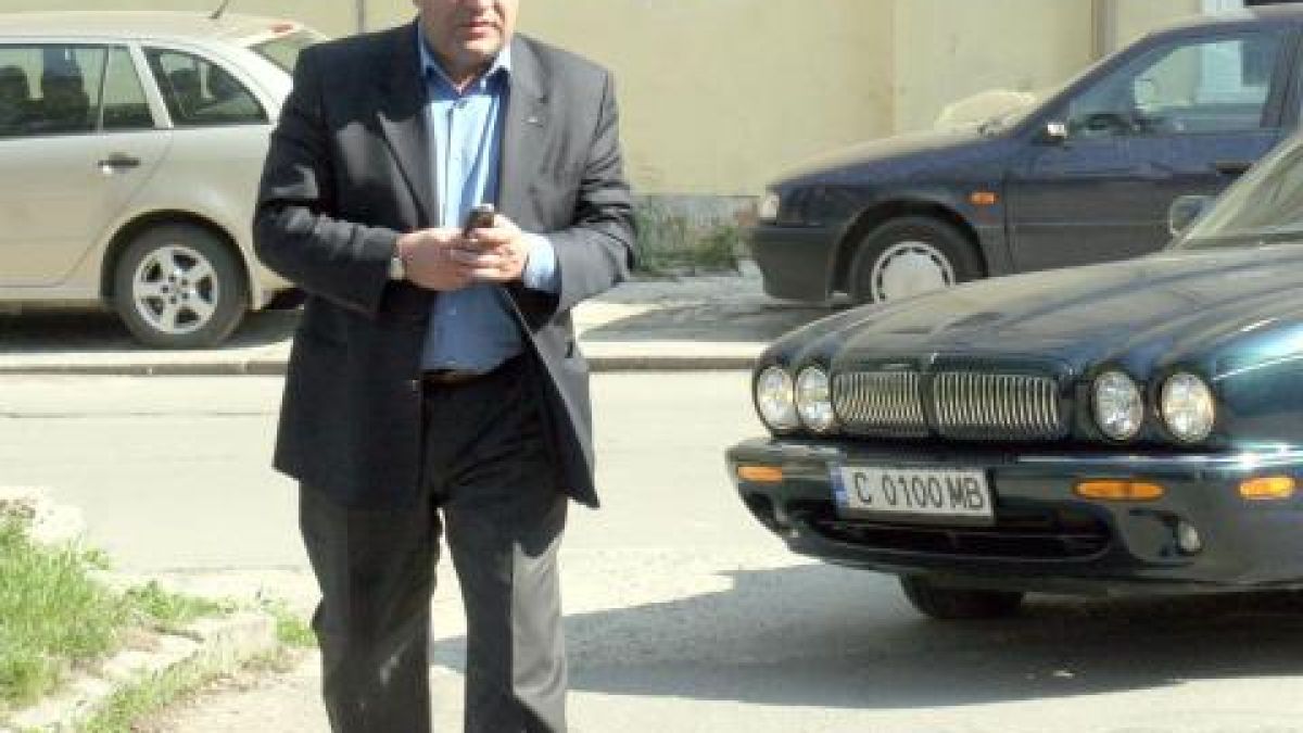 Задигнаха мерцедес на Лучано