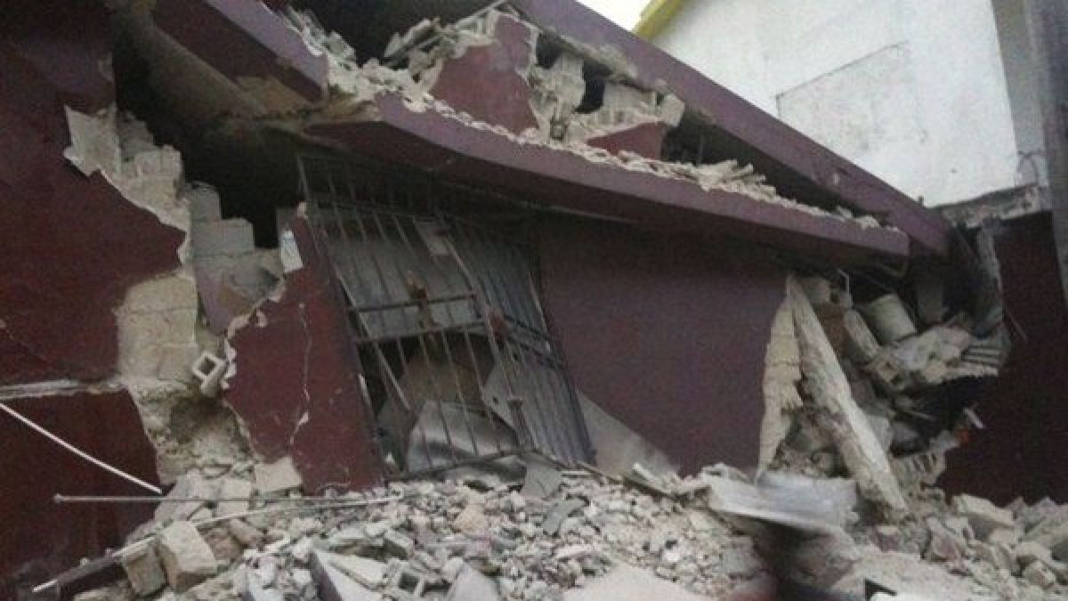 Мъж оцеля под руините месец след труса в Хаити
