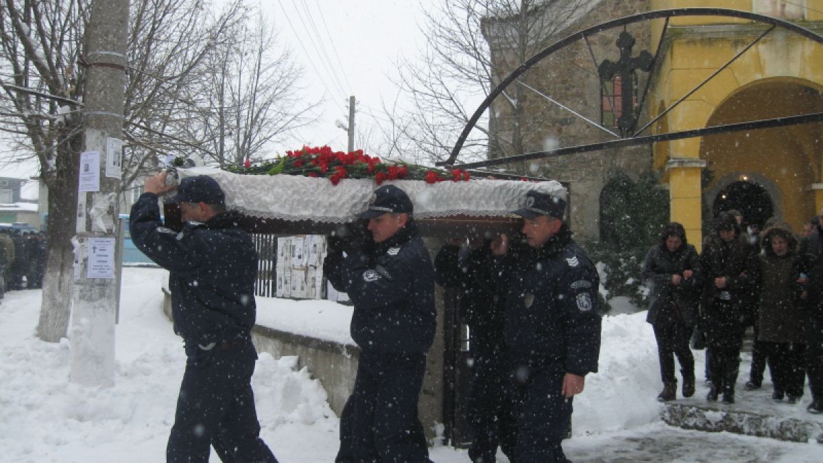 Погребаха днес убития в Енина полицай