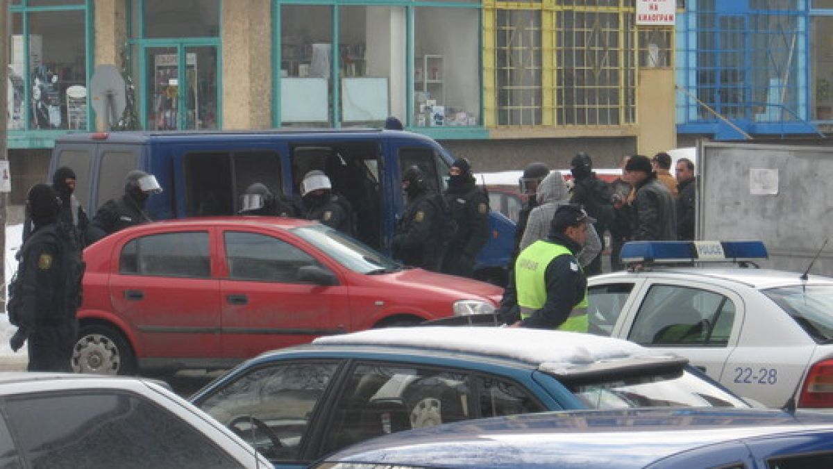 МВР с паралелна операция - Мустака, Перлата и Базовеца на топло