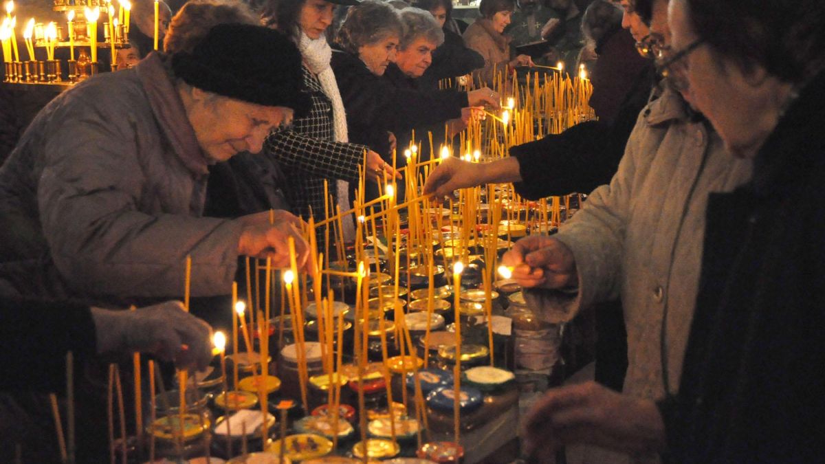 Апаши обраха църкви