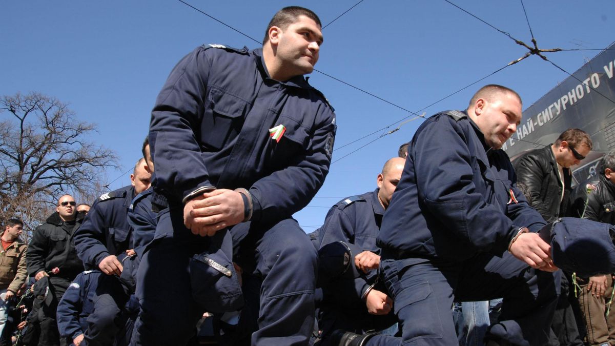 Полицаите заплашват с нови протести  