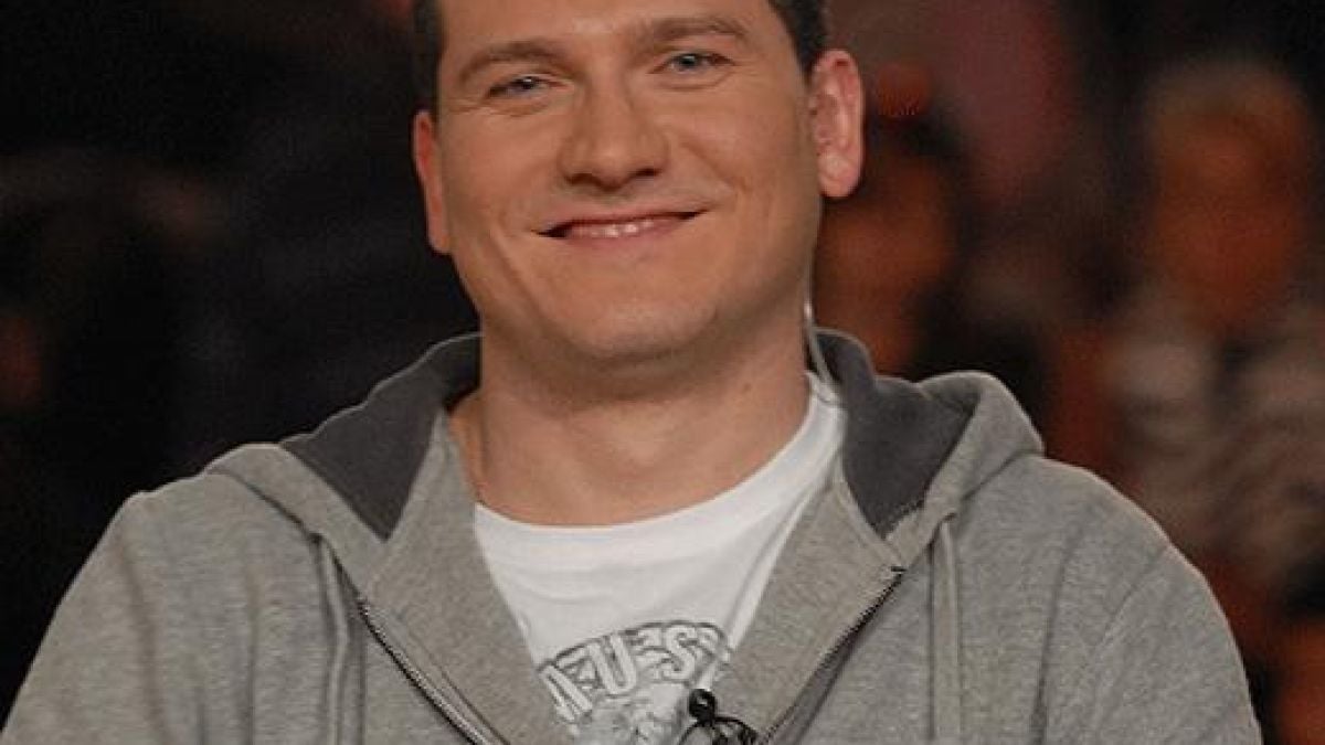 Димитър Павлов сяда на стола на Бареков 