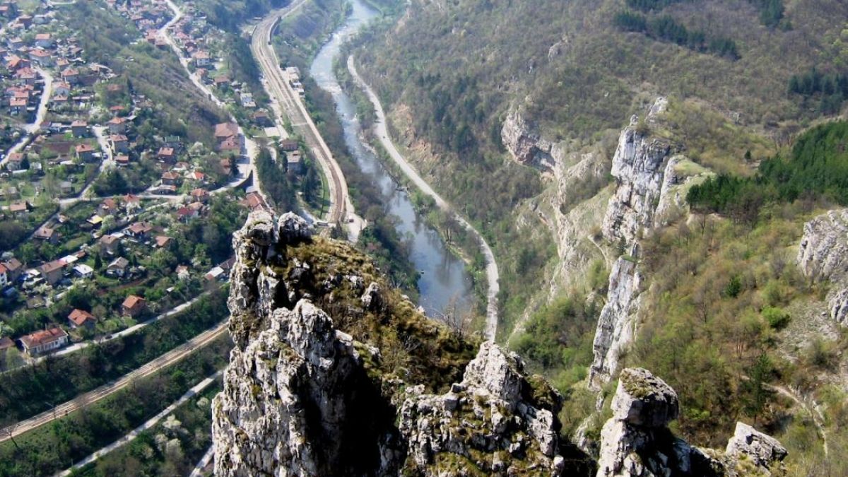 22-годишна алпинистка се преби при гара Лъкатник