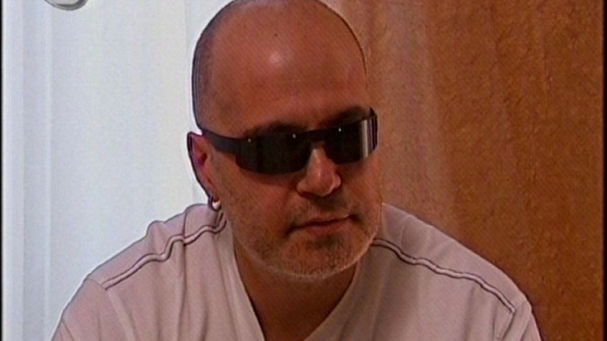 Слави пак болен, изчезна от екран, от шоуто мълчат