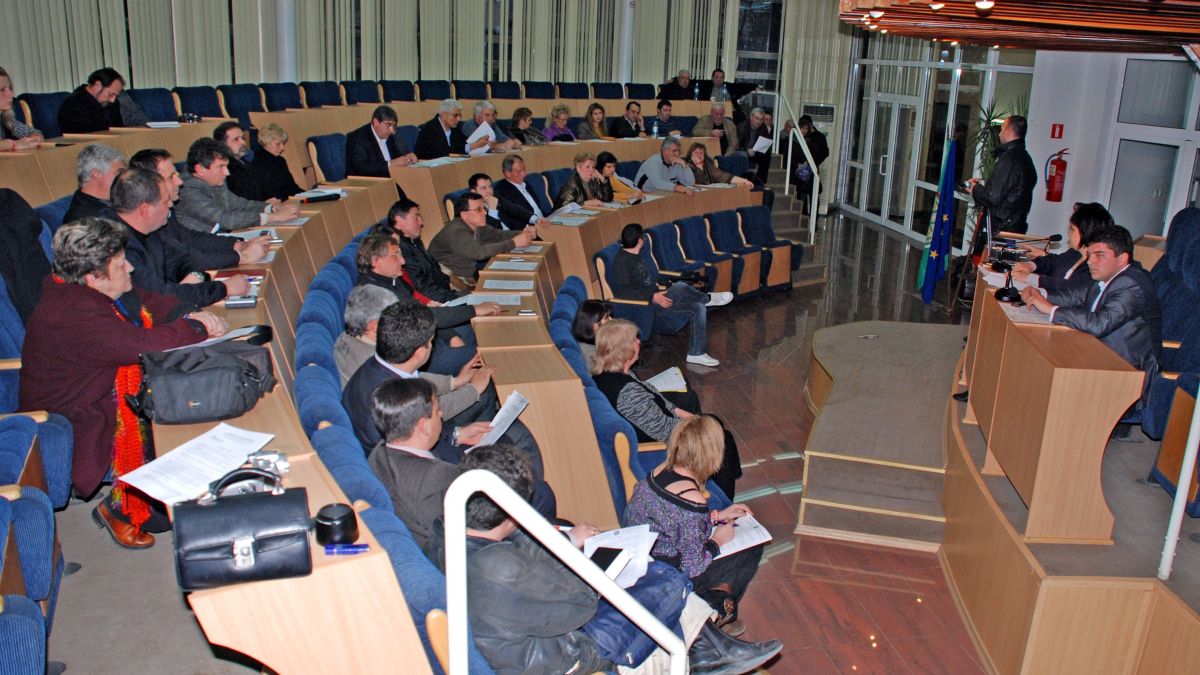 Парламентът на Димитровград ще съди министър Божидар Димитров за обида