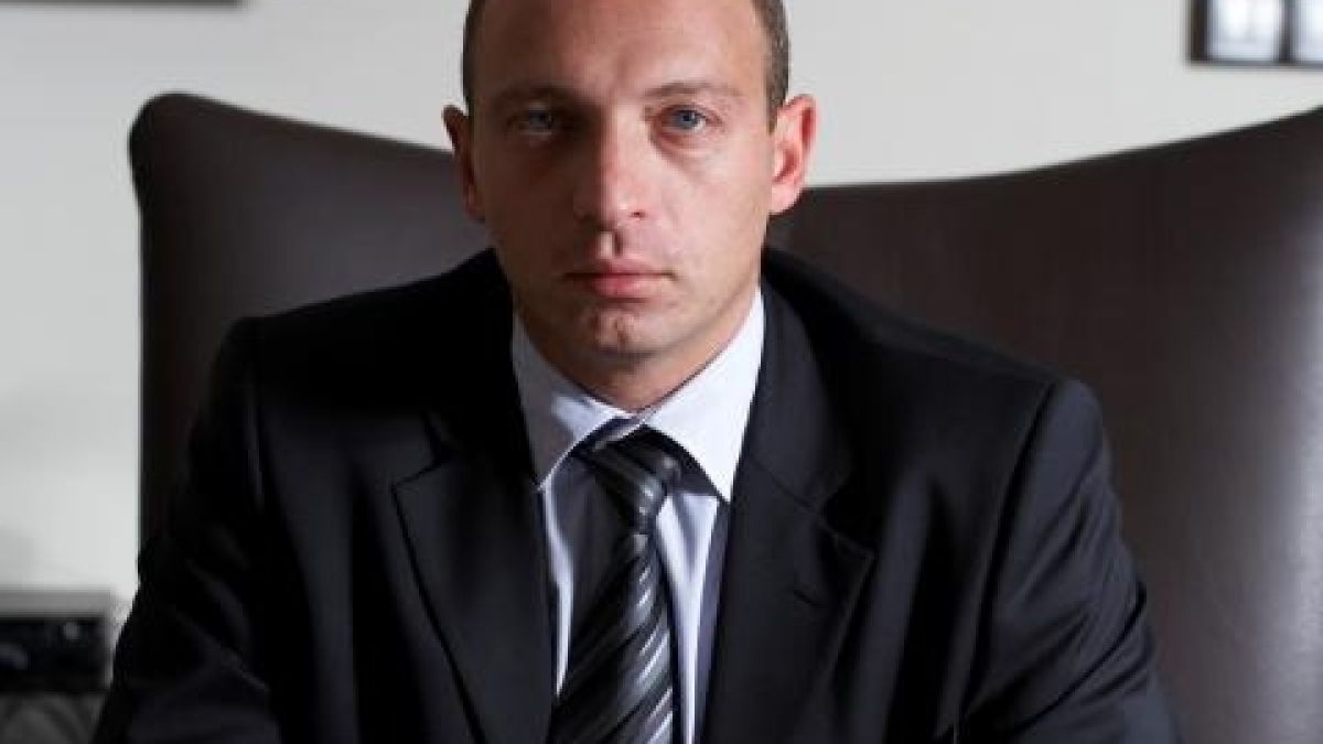Пускат в „Лев Инс“ гигантите UBS и JP Morgan?