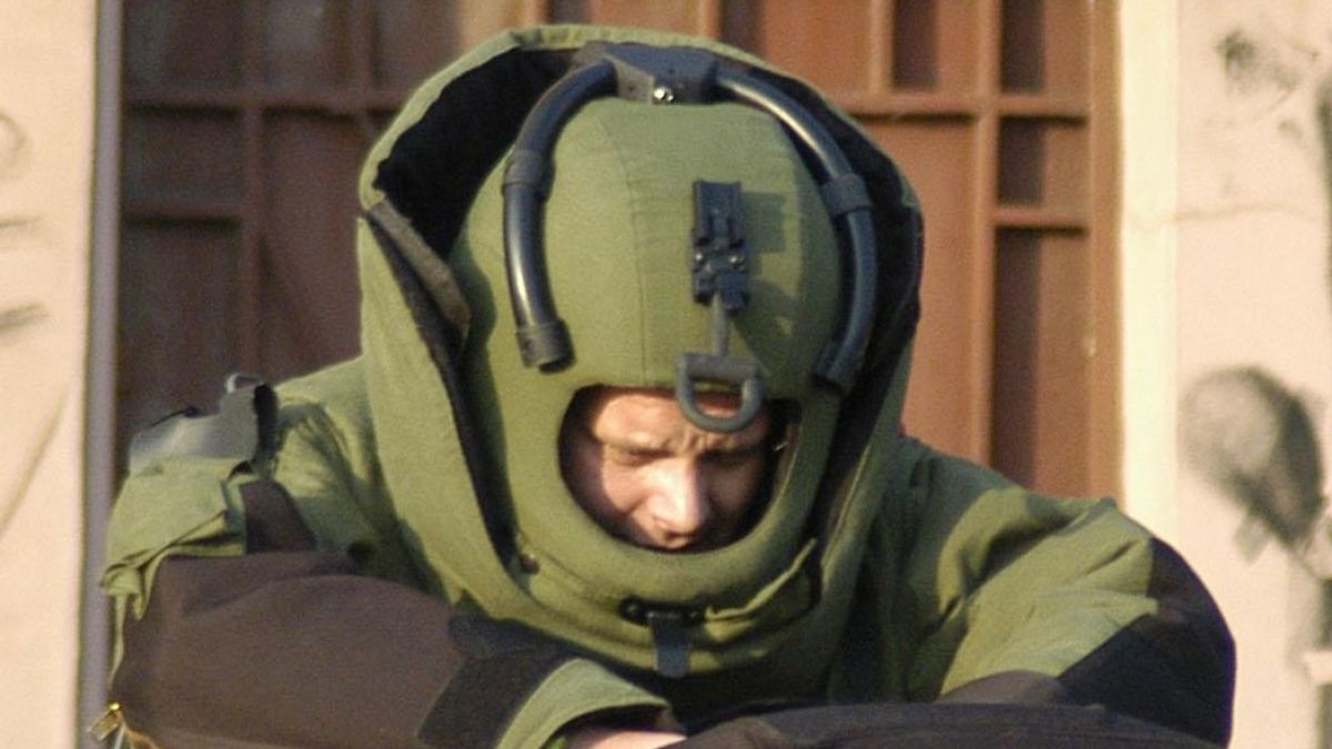 Откриха близо половин килограм бомба у добричките "Нагли"