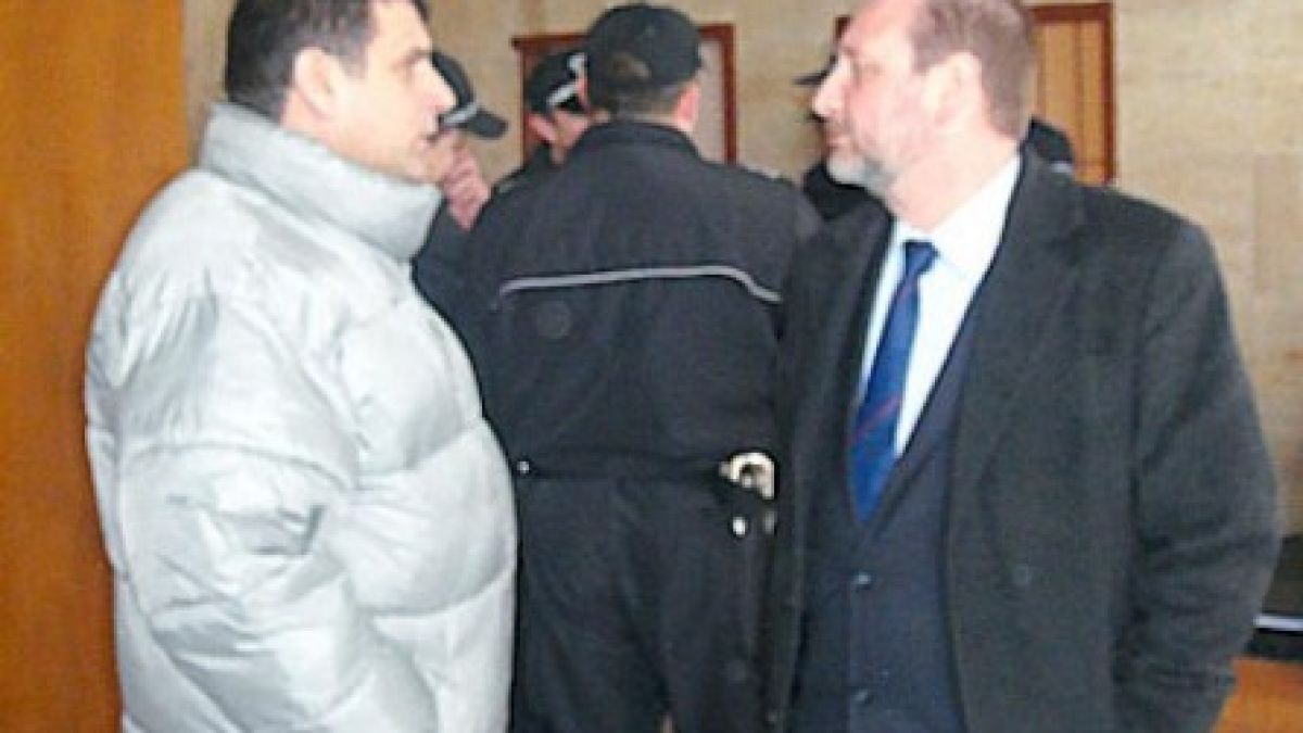 Пламен Галев опрял пистолет в челото на бащата на ексздравен министър