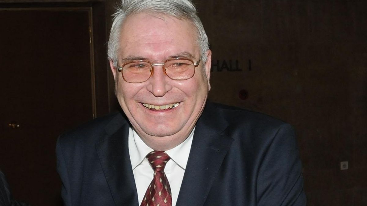 Корнезов: Президентът е публична личност - и когато спи, и когато яде!