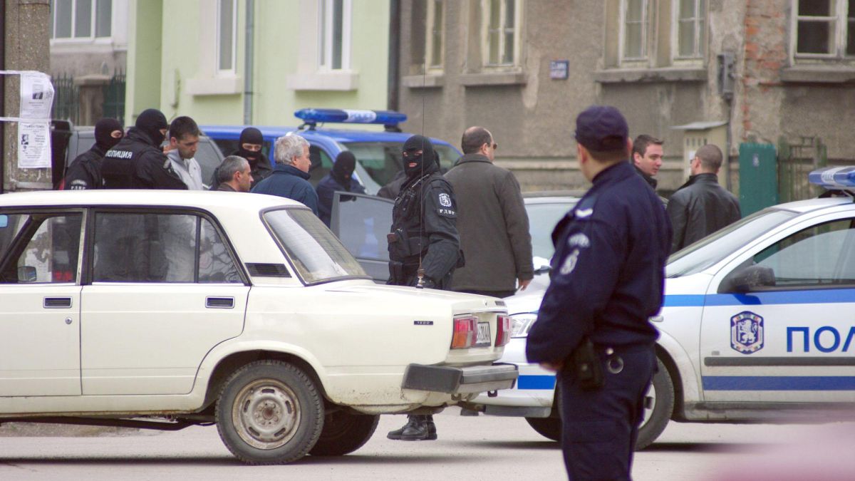Трима грабят селска поща, хващат ги