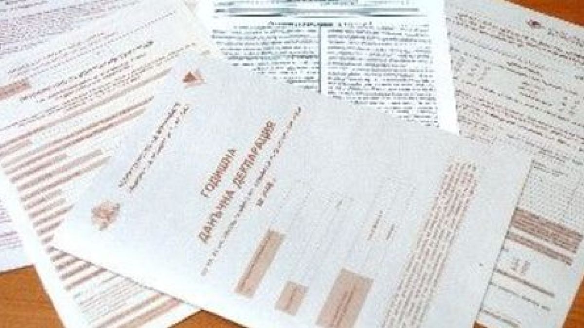 Сервират с ракия "честитка" за данъци