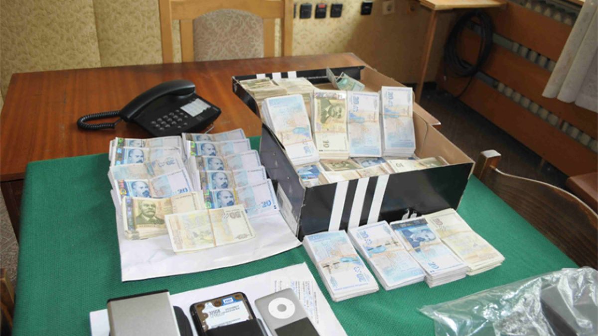 Сложиха белезниците на трима бандити, точили чужди сметки 