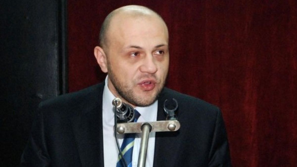 Гласуват днес новия министър Томислав Дончев