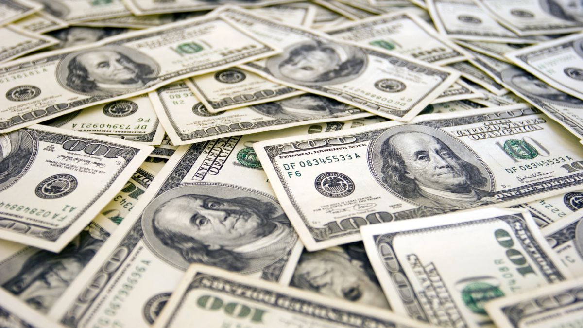 Адвокатът от Новосибирск предаде откраднатите $17 милиона