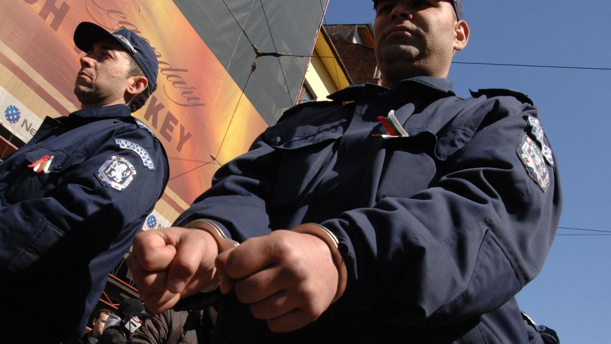 Полицаи, военни, пожарникари и данъчни заедно на протест