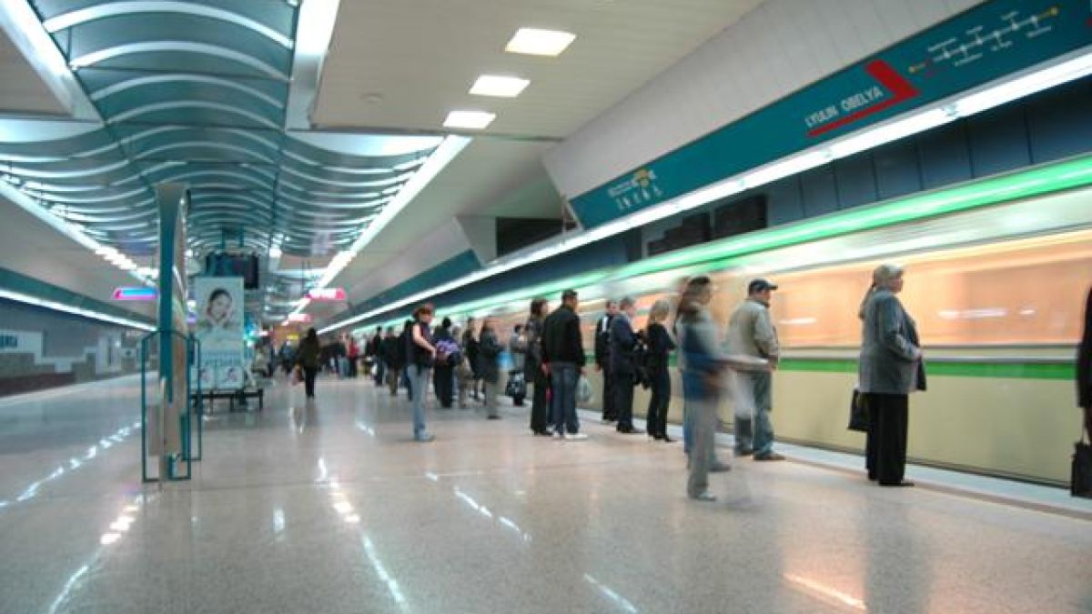 Метрото блокира 