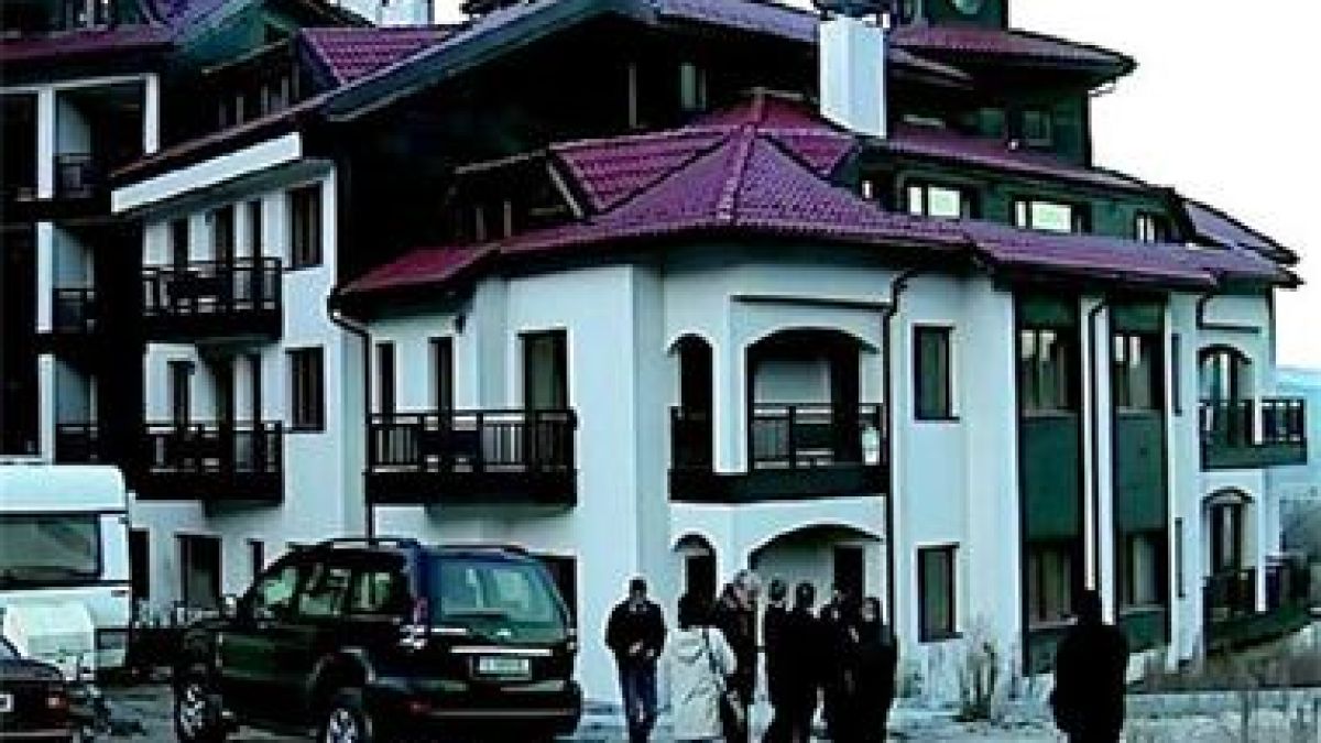 Измамените англичани разбиха бравата и си влязоха в апартаментите