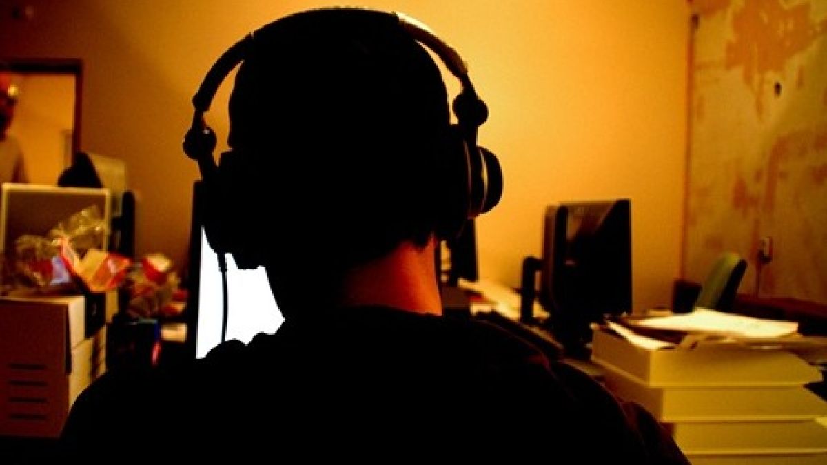 Учените: Facebook е виновен и за сифилиса